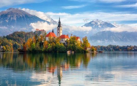 Bled Slovenia, Lake Bled, Plitvice Lakes, Autumn Landscape, Beautiful Lakes, Best Places To Travel, Slovenia, World Heritage Sites, Cool Places To Visit