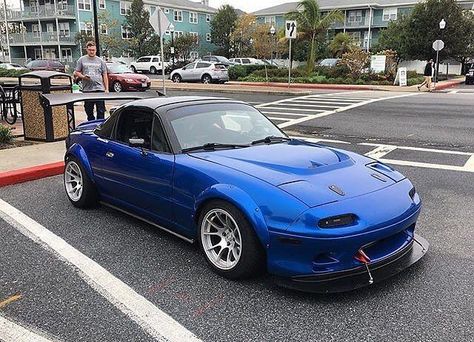 Modified MX-5 Miata Car Interior Luxury, Sports Car Interior, Miata Build, Miata Mods, Mazda Miata Na, Cars Painting, Mx5 Mk1, Exterior Upgrades, Mx5 Na