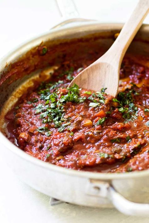 Mushroom Marinara #pasta #sauce #tomatoes #mushrooms #vegetarian #summer #cooking #recipes #dinner Short Rib Ragu, Easy Salad Dressings, Dessert Recipes Crockpot, Cooking Short Ribs, Mushroom Pasta Sauce, Balsamic Mushrooms, Pizza Sauces, Condiments Recipes, Marinara Recipe