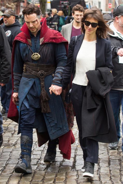 Benedict & Sophie BTS of Doctor Strange, filming in New York... Memes About Relationships, Sophie Hunter, Amanda Abbington, Memes In Real Life, Benedict Cumberbatch Sherlock, About Relationships, Dr Strange, Star Lord, Martin Freeman