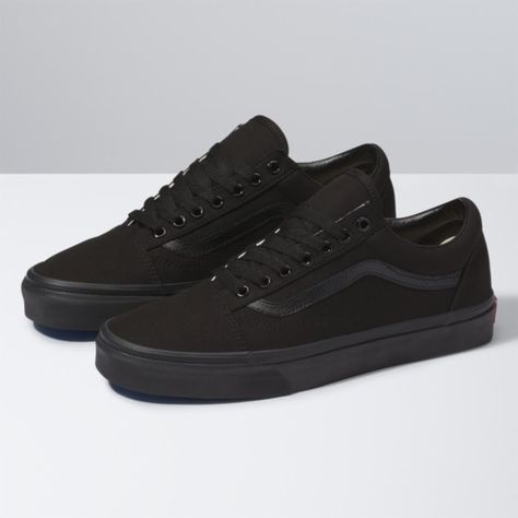 Canvas Old Skool Vans Classic Old Skool, All Black Vans, Vans Vintage, Vans Old School, Tenis Vans, Old Skool Black, Red Vans, All Black Shoes, Black Vans