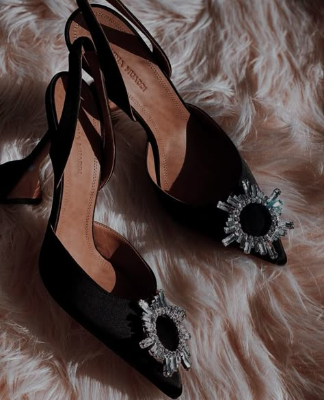 Elegant Shoes Heels, How To Tie Shoes, Fancy Heels, Dr Shoes, Fashion Shoes Heels, Shoes Heels Classy, Shoes Outfit Fashion, Elegance Style, Classy Shoes