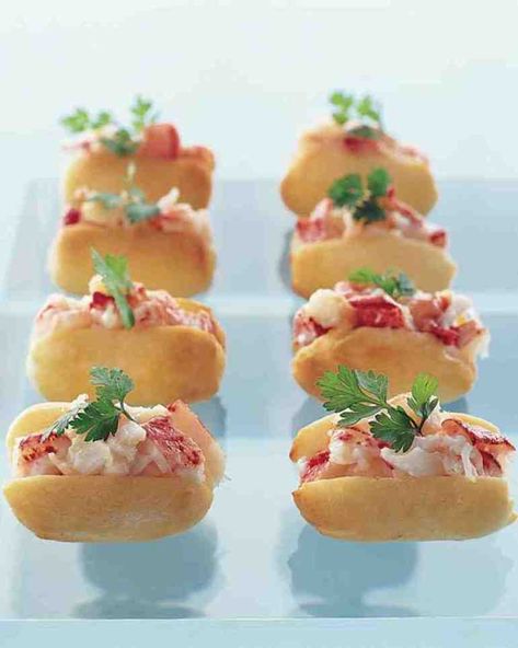 Mini Lobster Rolls, Mini Antipasti, Mini Appetizers, Cocktail Hour Wedding, Lobster Roll, Tiny Food, Finger Food Appetizers, Crab Cakes, Mini Foods