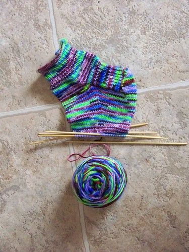 Free Knitted Sock Patterns For Beginners, Sock Patterns Knitting Free, Beginner Sock Knitting Pattern, Child Socks Pattern, Sock Yarn Projects, Sock Yarn Patterns, Sock Yarn Knitting Patterns, Writing Patterns, Yarn Socks