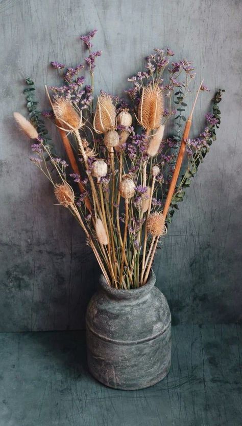 Dried Thistle Arrangement, Papaver Poppy, Poppy Heads, Night Core, Flowers Photography Beautiful, Wild Flower Bouquet, Dried Flower Bouquets, Lavender Crafts, Van Ideas