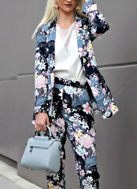 floral, suit, pantsuit, light blue, bag, vipme, asos, forever 21, spring style, spring outfit, ootd, inspo, outfit inspo, fashion blogger, workwear, work outfit, the nomis niche, lindsey simon, las vegas Floral Suits Women, Floral Attire, Floral Pantsuit, Floral Suit, Floral Coat, Sleeveless Blazer, Ootd Inspo, Woman Suit Fashion, Grunge Girl