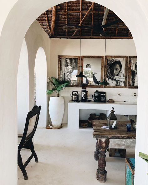 Sandy Bornman on Instagram: “Tassili Cafe, Lamu Town #lamu#island#kenya#africa#cafe#swahili#architecture#interior#design” Lamu Kenya, African Interior, Minimal Interior, Instagram White, Minimalism Interior, Design Del Prodotto, Lucca, House Inspo, Interior Architecture Design