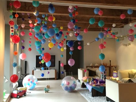 Simple Balloon Decoration, Birthday Decorations At Home, Birthday Party At Home, Birthday Party Packs, Balloon Company, Simple Birthday Decorations, Diy Balloon Decorations, Rainbow Balloons, Birthday Balloon Decorations