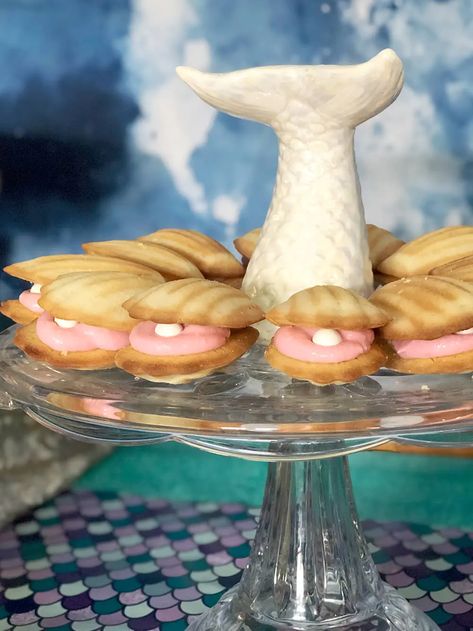 Mermaid Party Food Table, Birthday Party Snack Ideas, Mermaid Party Food Ideas, Clam Cookies, Mermaid Table Decorations, Clam Shell Cookies, Shell Cookies, Mermaid Party Food, Pearl Party