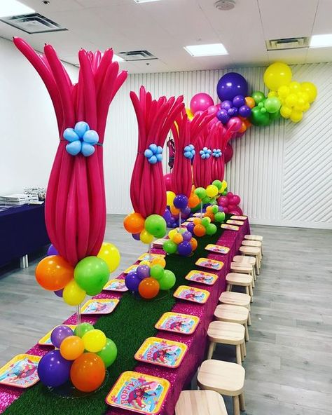 Diy Trolls Birthday Party, Trolls Birthday Party Cake, Troll Party Theme, Trolls Birthday Cake, Minnie Mouse Theme Party, Trolls Party, Trolls Birthday Party, 5th Birthday Party Ideas, Troll Party