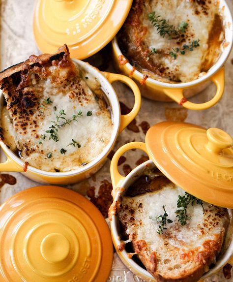 Make joy in the kitchen with sunny colors (Nectar!), fun cookware (Mini Cocottes!), and soothing meals (French Onion Soup!). This delicious soup recipe uses pantry staples and shelf stable ingredients. 📸 by @eatchofood. Mini Cocotte Recipe, Le Creuset Mini Cocotte, Cocotte Recipe, Le Creuset Recipes, Le Creuset Kitchen, Oven Safe Bowls, French Onion Soup Recipe, Delicious Soup Recipes, French Onion Soup