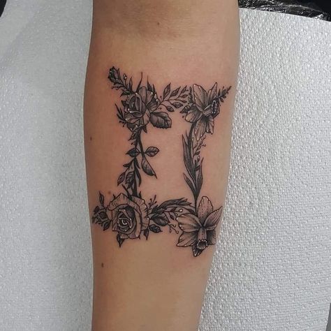 Gemini Floral Tattoo, Gemini Flower Tattoo, Gemini Inspired Tattoos, Gemini Flower, Gemini Zodiac Tattoos, Underground Tattoo, Peace Sign Tattoos, Gemini Tattoo, Zodiac Tattoos