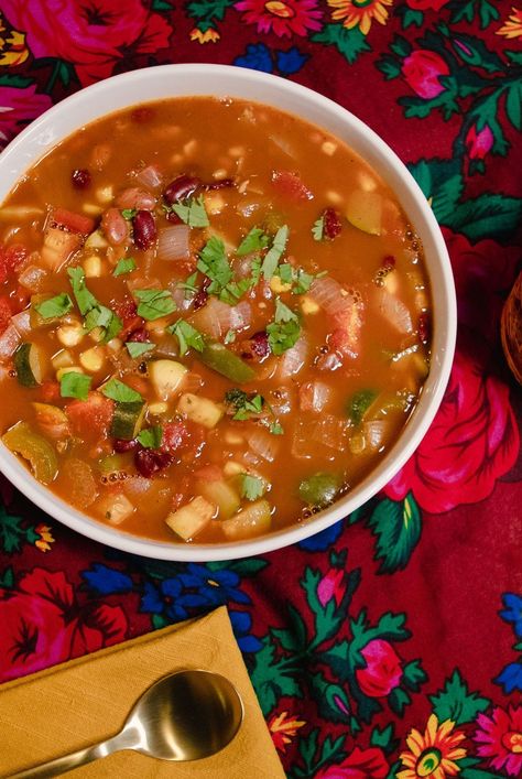 This Three Sisters Stew recipe is easy to make, nutritious and delicious. The Three Sisters are corn, beans and squash, which have been planted together for centuries by Native peoples. #soups#chili#stews#souprecipes#healthysoup#healthyrecipes#comfortfood#dinner#dinnerideas#supperideas#dinnerrecipes#healthydinnerideas#healthydinnerrecipes#healthyrecipes Three Sisters Chili, Indigineous Recipes, Three Sisters Stew Recipe, Meditterean Diet, Three Sisters Stew, Inflammatory Meals, Native Foods, Vegetarian Dinners, Stew Recipe