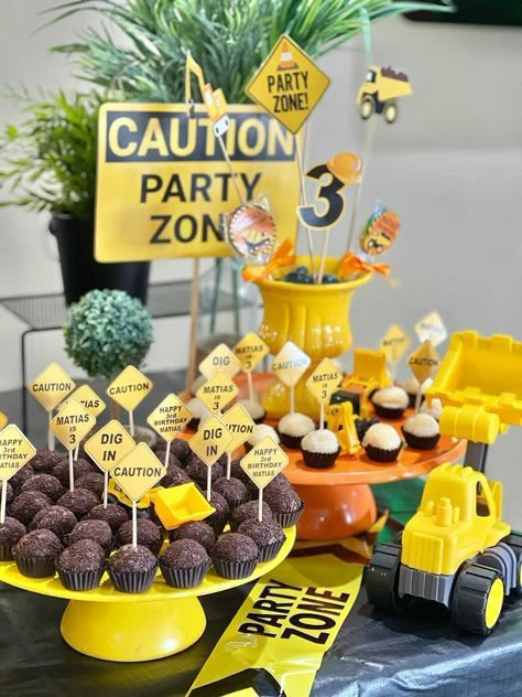 Construction Theme Party Decorations, Construction Zone Birthday Party, Construction Site Birthday Party, Fun Birthday Party Ideas, Construction Themed Party, Construction Birthday Party Food, Birthday Party Ideas For Boys, Construction Birthday Cake, Toddler Birthday Cakes