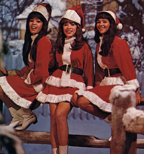 The Best Christmas Songs of All Time | Pitchfork The Christmas Song, Holiday Playlist, Ronnie Spector, Easy Homemade Christmas Gifts, 60s Girl, The Ronettes, Holiday Songs, Sleigh Ride, Christmas Song