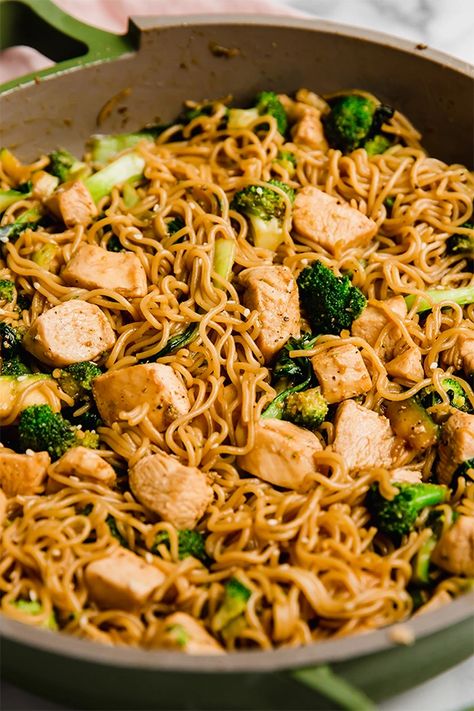 This chicken and ramen stir fry is an easy dish made with chicken, vegetables, gluten-free ramen, and a simple sauce. It's gluten and soy-free and can be made paleo and AIP-friendly. Easy Gluten Free Dinner Ideas, Chicken And Ramen, Asian Keto, Broccoli Noodles, Healthy Gluten Free Dinner Recipes, Easy Gluten Free Dinner, Gluten Free Ramen, Ramen Stir Fry, Gluten Free Dinner Easy