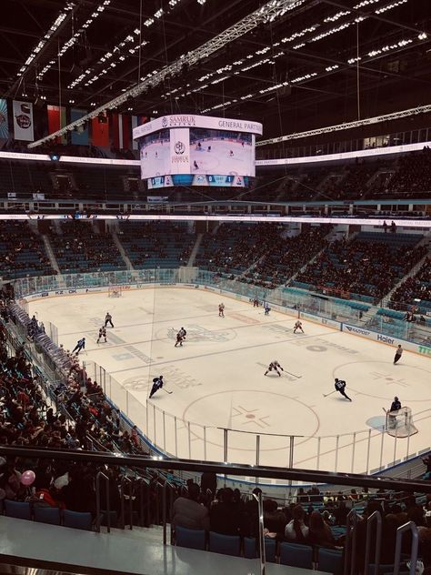 Hockey Arena Aesthetic, Hockey Player Aesthetic, Ice Hockey Aesthetic, Aesthetic Hockey, Hockey Aesthetic, Hockey Arena, Hockey Pictures, Hockey Girl, Hockey Game