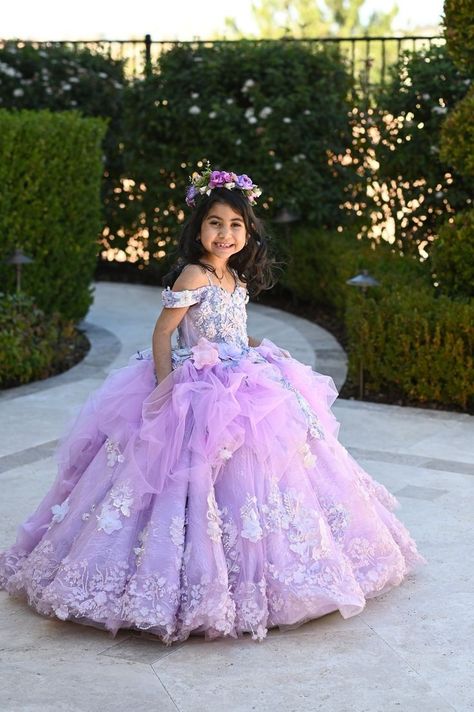 Gown Designs For Girls Kids, Rapunzel Dress For Kids, 3 Años Dresses, Purple Dresses For Kids, Cincoñera Ideas Dress, Purple Princess Dress Kids, Mini Quinceanera Dress For Kids, Purple Ball Gown Princesses, Kids Gown Princesses