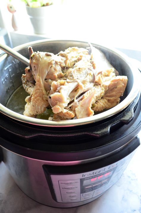 Instant Pot Turkey Stock, Turkey Stock Recipe, Turkey Soup From Carcass, Pressure Cooker Turkey, Instant Pot Turkey, Turkey Soup Recipe, Stock Recipes, Turkey Broth, Turkey Stock