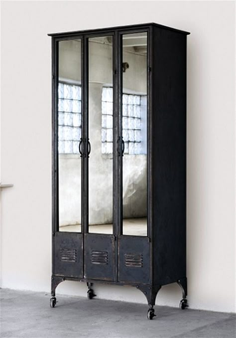 Vintage Lockers, Vignette Design, Diy Projektit, Decor Ikea, Vintage Industrial Furniture, Black Cabinet, Industrial Chic, Industrial Furniture, Vintage Industrial