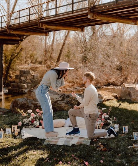 Nighttime Proposal Ideas, Fall Picnic Proposal, Outside Engagement Ideas, Spring Proposal Outfit, Proposal With Pictures Hanging, Cottage Core Proposal, Surprise Engagement Proposals Ideas, Picnic Proposal Photoshoot, Purposing Ideas Proposals