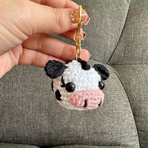 Crochet Animal Heads Free Pattern, Halloween Crochet Patterns Free, Cow Amigurumi Free Pattern, Crochet Animal Head, Crochet Keyring Free Pattern, Cow Keychain, Crocheted Cow Pattern, Keychain Pattern, Crochet Patterns Free