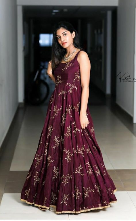 Floor Length Dresses Indian, Sleeveless Anarkali, Sleeve Blouse Designs, Long Sleeve Blouse Designs, Long Frocks For Women, Bday Outfit Ideas, Indian Outfit Ideas, Christian Weddings, Indian Dresses Online