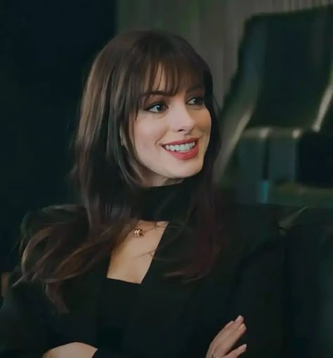 Anne Hathaway Bangs, Anne Hathaway Hair, Long Hair With Bangs, Anne Hathaway, Iconic Women, Aesthetic Hair, Hair Looks, Hair Goals, Pretty Woman