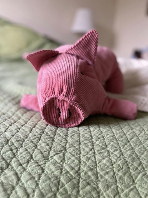 Free Printable PDF Sewing pattern for a large Potbelly Pig! Print your free pattern, then follow along my heavily photographed tutorial! Pig Pillow Diy, Pig Sewing Pattern Free, Sewing Pattern Free Animals, Simple Plushie Sewing Patterns Free, Weighted Stuffed Animal Pattern, Pig Pattern Sewing, Sewing Pattern Stuffed Animal, Easy Sew Stuffed Animals, Fabric Animals Patterns Free Sewing