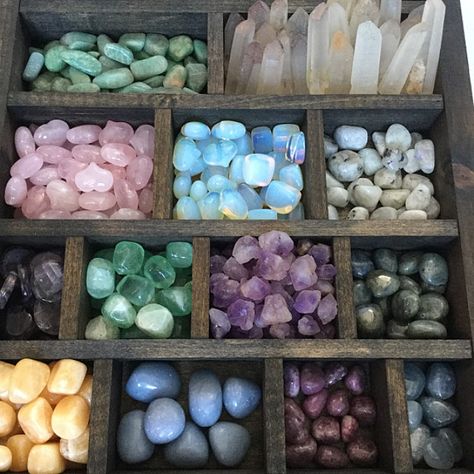 Crystal Shopping, Crystal Bedroom, Pretty Crystals, Crystal Room, Crystal Vibes, Crystal Aesthetic, Baby Witch, Spiritual Crystals, Pretty Rocks