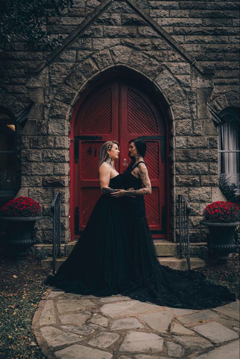 Dark Wedding Gothic Noir Cemetery Wedding, Cemetary Engagement Photoshoot, Gothic Wedding Photography, Goth Wedding Photo Ideas, Goth Wedding Portraits, Gothic Bridal Portraits, Hollywood Cemetery, Richmond Virginia, Goth Wedding