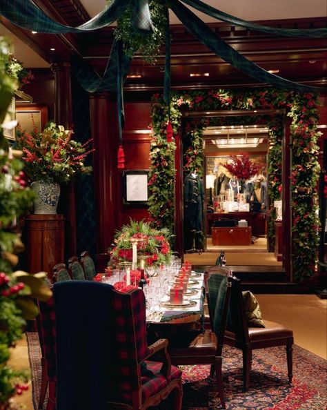 Ralph Lauren Christmas, Christmas Inspo, Chic Christmas, Christmas Room, Christmas Tablescapes, Christmas Table Settings, Bond Street, Christmas House, Country Christmas