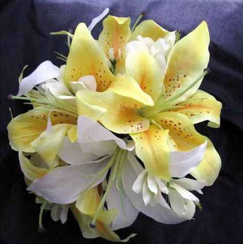 Yellow and white lilies are gorgeous! Lilly Bouquet Wedding, Tiger Lily Bouquet, Casablanca Lilies, Tiger Lily Flowers, Rapunzel Wedding, Yellow Wedding Bouquet, Wrap Flowers, Silk Bridal Bouquet, Yellow Bouquets