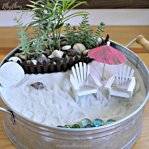 Indoor Fairy Garden Ideas Tabletop, Beach Fairy Garden Ideas, Dollar Store Fairy Garden, Garden Clothesline, Miniature Garden Design, Beach Fairy Garden, Fairy Garden Containers, Flower Projects, Fairy Garden Ideas