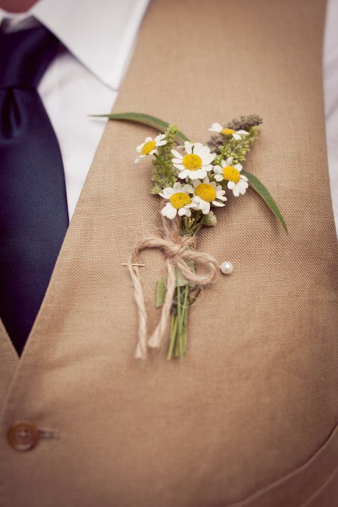 Daisy Boutonniere, Simple Boutonniere, Camping Wedding, Rustic Boutonniere, Bride's Bouquet, Daisy Wedding, Wedding Boutonniere, Boutonniere Wedding, Bridal Flowers