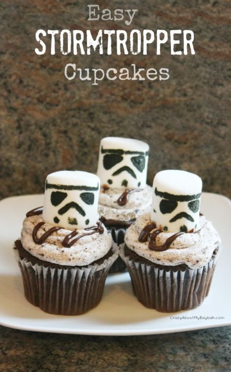 Stormtrooper Cupcakes, Star Wars Party Food, Star Wars Cupcakes, Disney Cupcakes, Star Wars Food, Cupcake Wars, Star Wars Cake, Star Wars Birthday Party, Cupcake Decorating