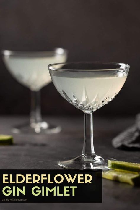 Simple and refreshing, this Elderflower Gin Gimlet recipe adds a modern twist (elderflower liqueur) to a timeless cocktail. Happy hour never tasted so good! #gin #gimlet #elderflower #cocktail Elderflower Liqueur Recipes, Gin Gimlet Recipe, Traditional Cocktails, Summer Martinis, Gin Gimlet, Gimlet Recipe, Elderflower Cocktail, Gin Drinks, Gimlet