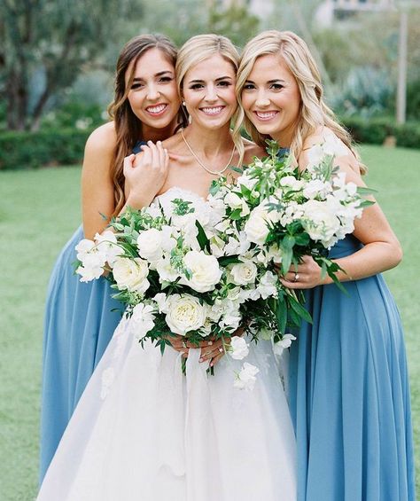 Bridesmaid Poses, Bridesmaid Pictures, Blue Wedding Bouquet, Wedding Picture Poses, Bridesmaids Photos, Bridal Party Photos, Wedding Photos Poses, Wedding Party Photos, Blue Bridesmaid Dresses