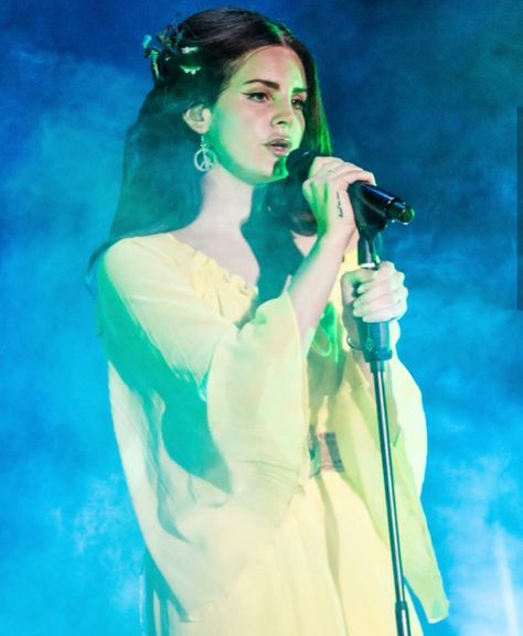 Lana Del Rey Singing, Lana Del Rey Love, Love Pinterest, Lana Rey, Lizzy Grant, Elizabeth Grant, Brooklyn Baby, Lana Del Ray, Living Legends