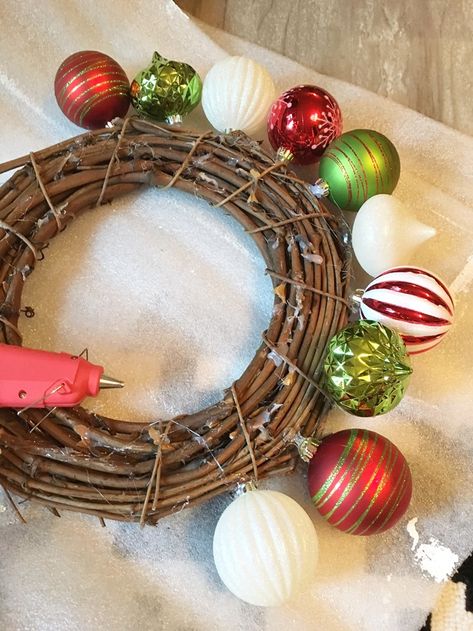 Mini Grapevine Wreath Ideas Christmas Ornament, Grapevine Christmas Wreath Ideas, Christmas Ball Wreath Diy, Christmas Balls Wreath Diy, Green And Red Kitchen, Christmas Ball Wreath, Christmas Boxwood, Ornament Wreath Diy, Grapevine Christmas Wreath