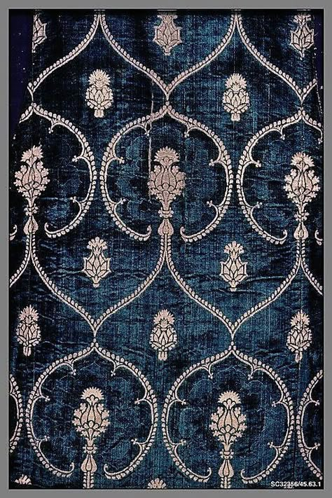 Gorgeous blue velvet fabric Art Chinois, Italian Textiles, Art Japonais, Antique Textiles, Panel Art, 15th Century, Textile Patterns, Metropolitan Museum Of Art, Textures Patterns