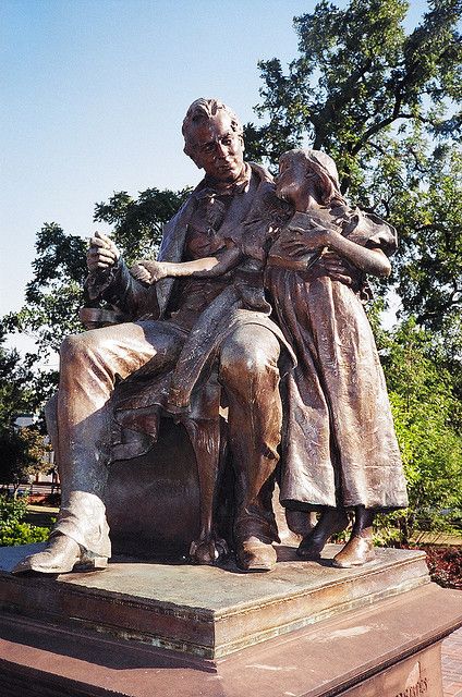 Sculpture of Thomas Hopkins Gallaudet and Alice Cogswell at Gallaudet University Asl Art, Deaf Art, Gallaudet University, Vow Of Silence, Deaf Education, French Signs, Sign Language Interpreter, British Sign Language, Asl Sign Language