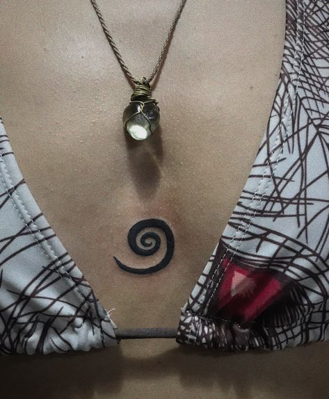 Swirl Neck Tattoo, Nautilus Tattoo Shell, Spiral Chest Tattoo, Side Of Stomach Tattoo, Spiral Tattoo Designs, Sun Sternum Tattoo, Spiral Tattoo Ideas, Spiral Tattoo, Belly Button Tattoo