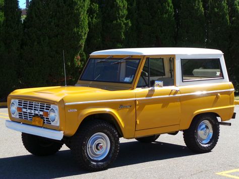 '71 Ford Bronco ... w/ 302/3-speed 70s Ford Bronco, Ford Bronco For Sale, Classic Bronco, Early Bronco, Classic Ford Broncos, Built Ford Tough, Bronco Sports, Ford Classic Cars, Ford Truck