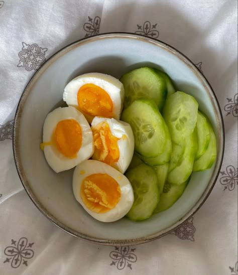 Food Calories List, Healthy Food Menu, Healthy Food Inspiration, Food Motivation, God Mat, Healthy Lifestyle Food, Healthy Food Dishes, Healthy Food Motivation, Boiled Egg