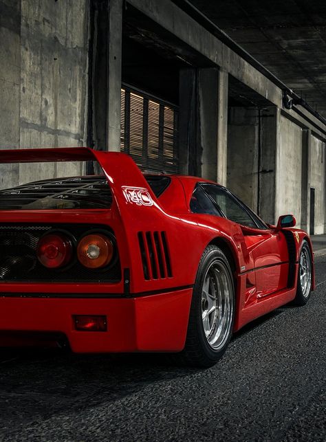 Ferrari F 40, Car Flash, Alpha Romeo, Prancing Horse, Ferrari Cars, Enzo Ferrari, Pagani Huayra, Mclaren P1, Best Classic Cars