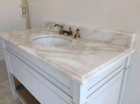 Ogee Marble Edge, Ogee Edge, Undermount Sink, Guest Bath, Single Vanity, Backsplash, Portland, Reno, Bathroom Vanity