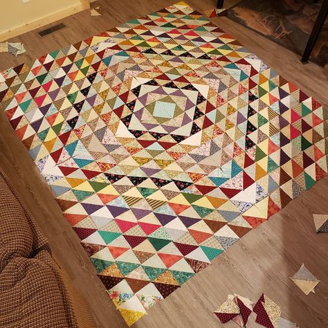 Color, Creating and Quilting!: Tips for a Great Half Square Triangle (HST) Quilt! Triangle Quilts Ideas, Half Square Triangle Quilts Ideas, Quarter Square Triangle Quilts, Hst Quilt, Half Square Triangle Quilts Pattern, Triangle Quilt Pattern, Triangle Quilts, Quilt Retreat, Scrappy Quilt Patterns