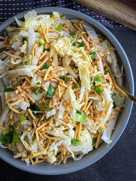 A 10-minute recipe with a few simple ingredients, this crunchy noodle salad is unbelievably popular. The light, fresh shredded napa cabbage, crispy fried noodles, and lemon soy dressing is the perfect salad to feed a crowd. Crispy Noodle Salad, Salad With Cabbage, Crunchy Noodle Salad, Beef Rendang Recipe, Noodles Salad, Asian Salad Recipe, Greek Orzo Salad, Veg Pulao, Crispy Noodles