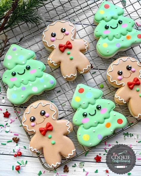 Smiling Christmas Trees and Gingerbread Man Cookies Gingerbread Cookies Ideas Decoration, Gingerbreadman Decorations, Gingerbread Decorated Cookies, Christmas Cookies Decorated Icing, Gingerbread Cookie Ideas, Christmas Royal Icing Cookies Ideas, Christmas Cookies Decorated Ideas, Cookie Decorating Christmas, Christmas Cookies Royal Icing